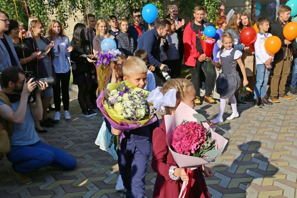 Независимая школа Петрозаводска, 3 сентября 2018 года. Фото Владимира Ларионова