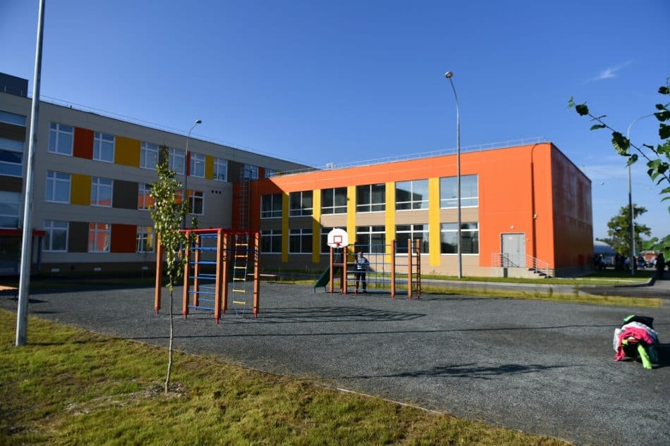 Новая школа в посёлке Ледмозеро Муезерского района Карелии. Фото пресс-службы главы РК