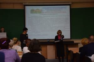 Открытие форума. Соведущие Зинаида Ефлова (справа) и Ирина Велеславова