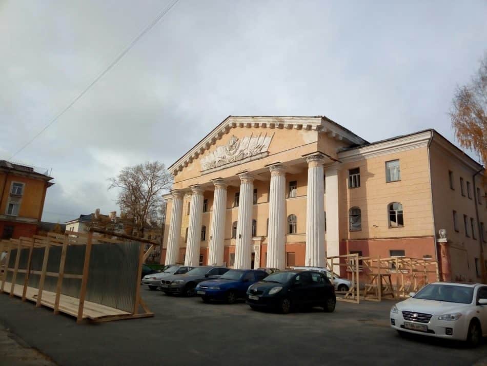 Дом офицеров в Петрозаводске. 18 октября 2018 года. Фото Натальи Мешковой