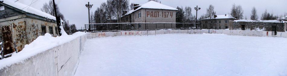 Хоккейный корт в поселке Муезерский. 16 января 2019 года. Фото Анатолия Серебренникова
