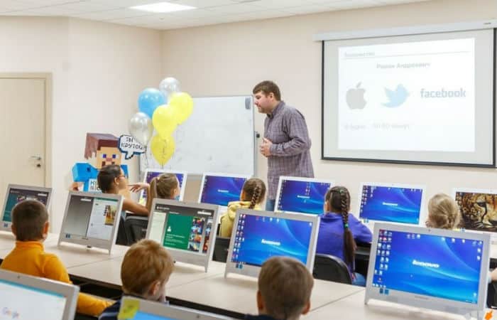 Нацпроект предусматривает цифровизацию школ. Фото: Фото: fulledu.ru