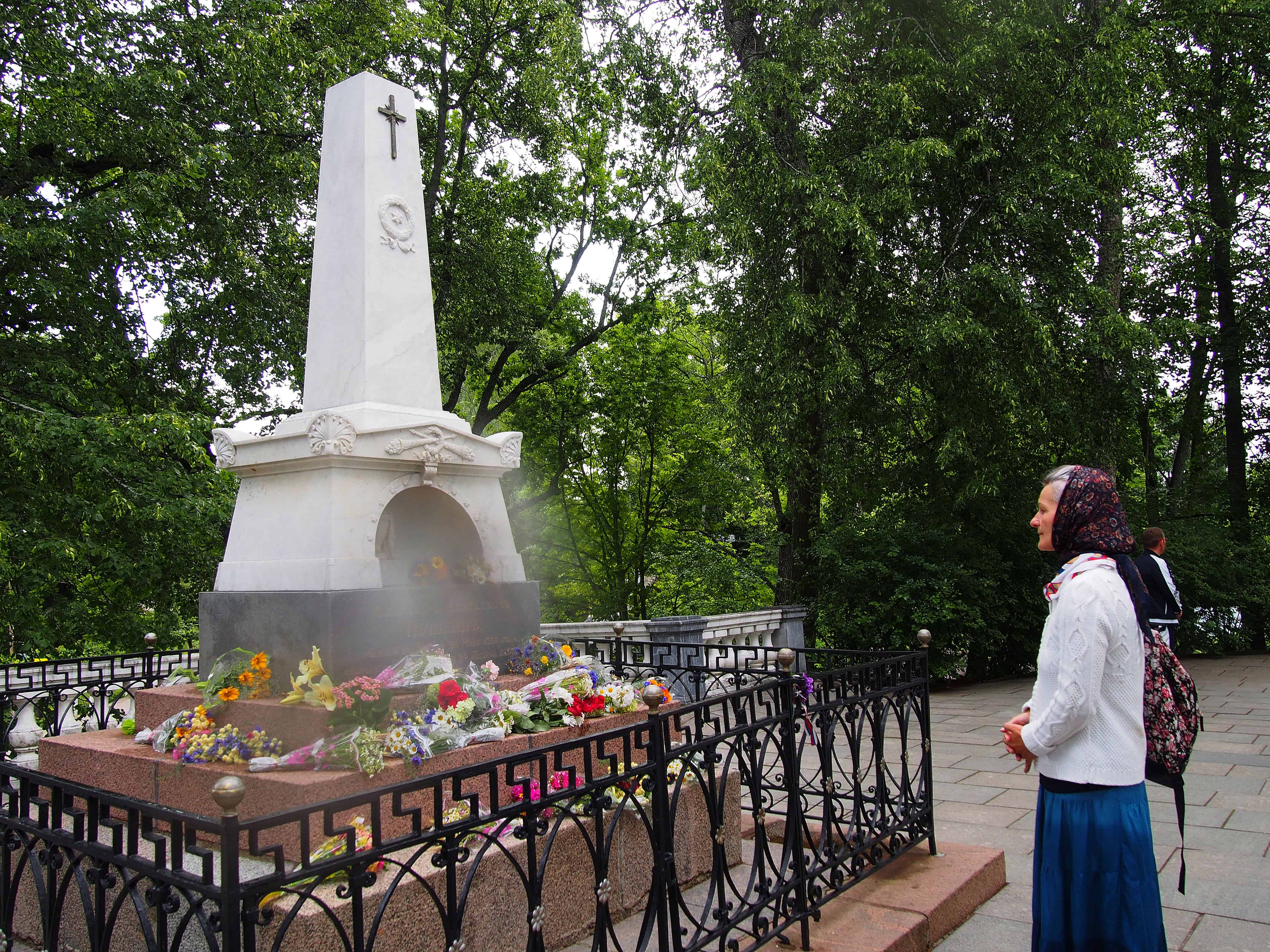 Пушкинские горы могила Пушкина