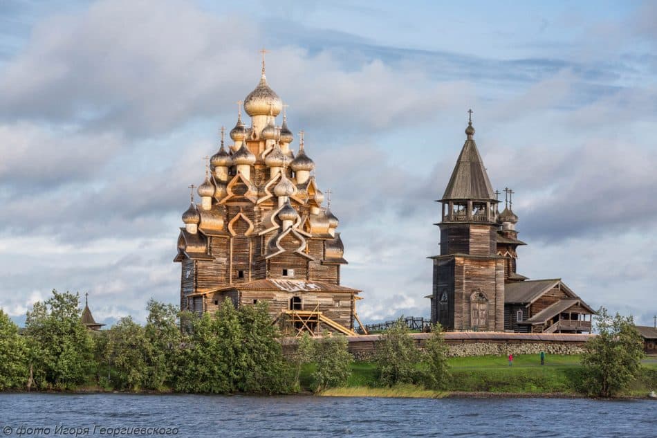 вот таким сегодня предстает Преображенский собор на острове Кижи