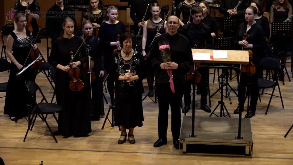 Татьяна Кончакова с участниками концерта. Фото: Федор Гаранжа