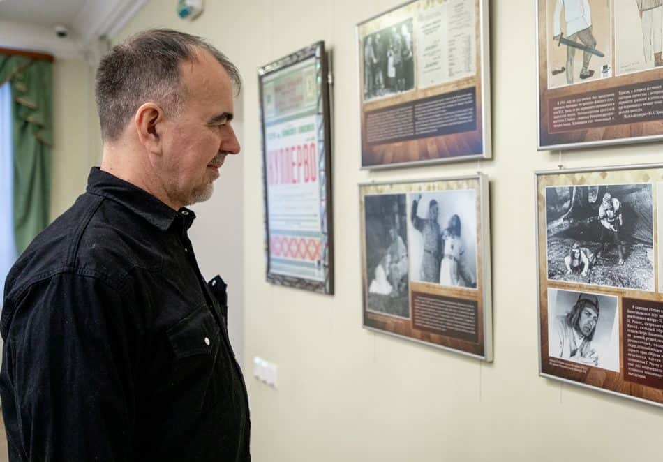 Арто Ринне на выставке. Фото: Леонид Николаев 