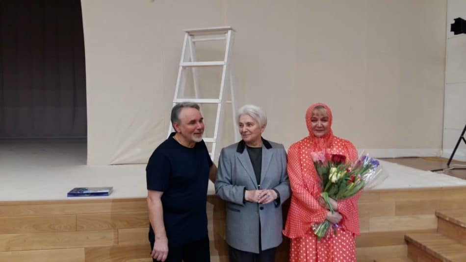 Наталья Солженицына после спектакля с Людмилой и Валерием Баулиными