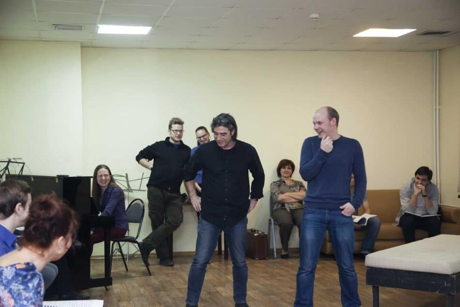Франк Маттус (в центре) на репетиции. Фото: Виталий Голубев