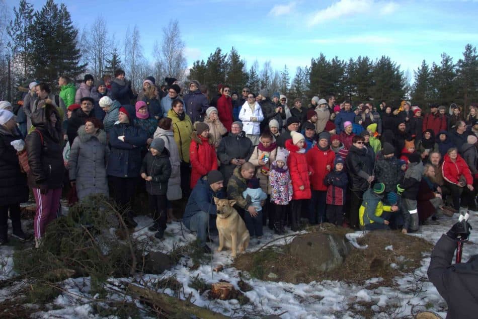 Петрозаводск, 9 марта 2020 года. Флешмоб «Обнять парк». Фото Алексея Трунова