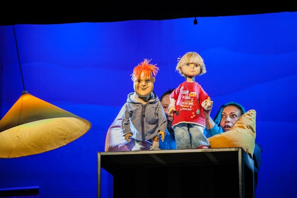 Сцена из спектакля "Малыш и Карлсон" в Театре кукол Карелии. Фото: Театр кукол РК