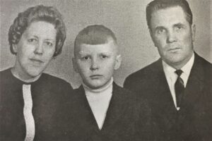 Лемпи и Матвей Хухка, а также их сын Алик. Фото из журнала "Север"