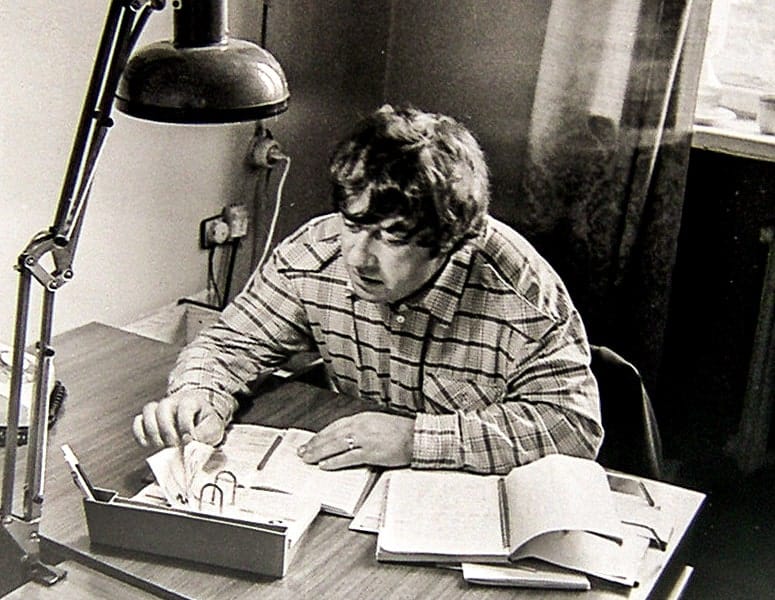 Валерий Леонтьев в своём кабинете в редакции