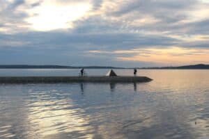 На набережной Онежского озера в Петрозаводске. Фото Ирины Ларионовой