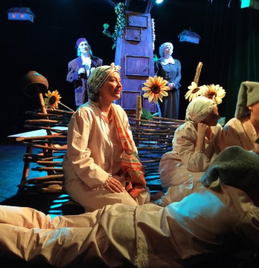 Сцена из спектакля "Старосветские помещики" в театре Ad Liberum. Фото Виктории Никитиной